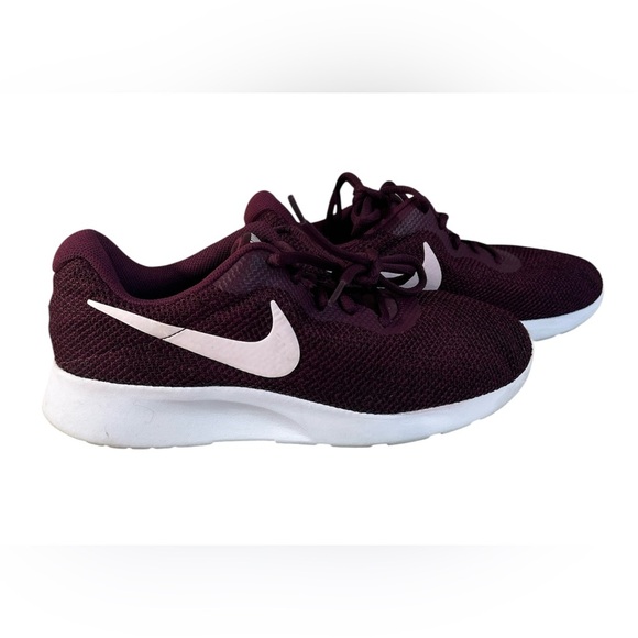 Nike Tanjun Women’s Running Shoes, Color Bordeaux/White, Size 9 - Picture 4 of 8